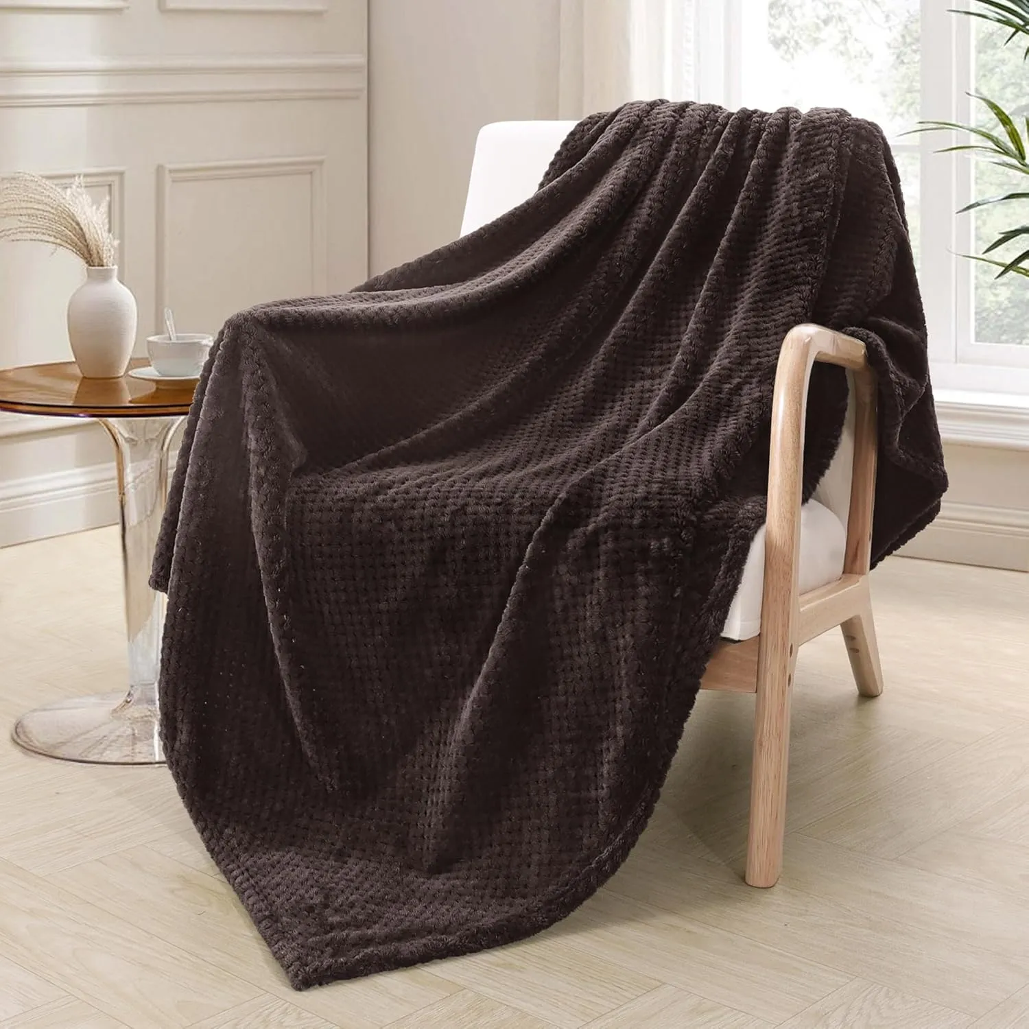 Exclusivo Mezcla Fleece Throw Blanket Extra Large, Super Soft and Warm Blankets for Couch, Sofa and Bed Waffle Textured, Cozy, Fuzzy and Lightweight (Coffee, 50x70 Inches)