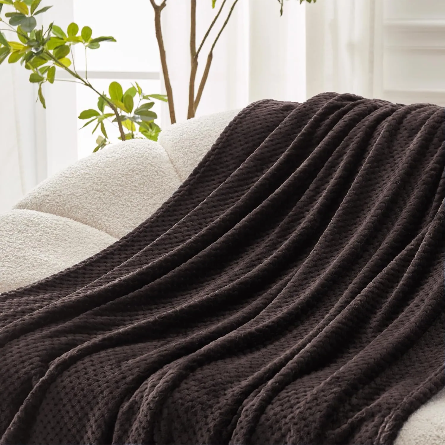Exclusivo Mezcla Fleece Throw Blanket Extra Large, Super Soft and Warm Blankets for Couch, Sofa and Bed Waffle Textured, Cozy, Fuzzy and Lightweight (Coffee, 50x70 Inches)